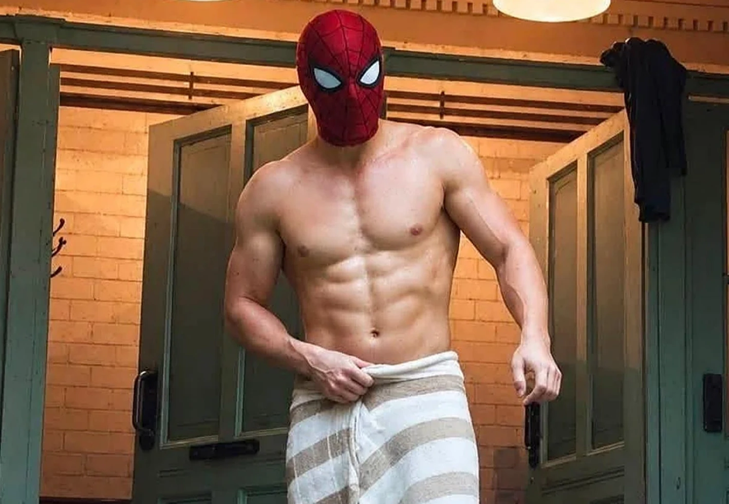 tom holland fisico